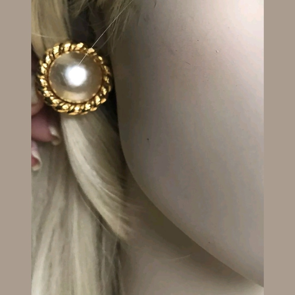 Authentic Chanel Mabe Gold Pearl Clip-on
